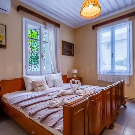 Casa de Férias Elegant Private In The Heart Of The 200m From The *
