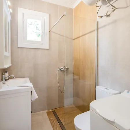 Elegant Private In The Heart Of The 200m From The *
