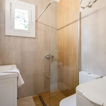 Elegant Private In The Heart Of The 200m From The Holiday home