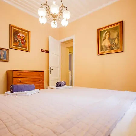 Gigi Star Elegant Private In The Heart Of The 200m From The *