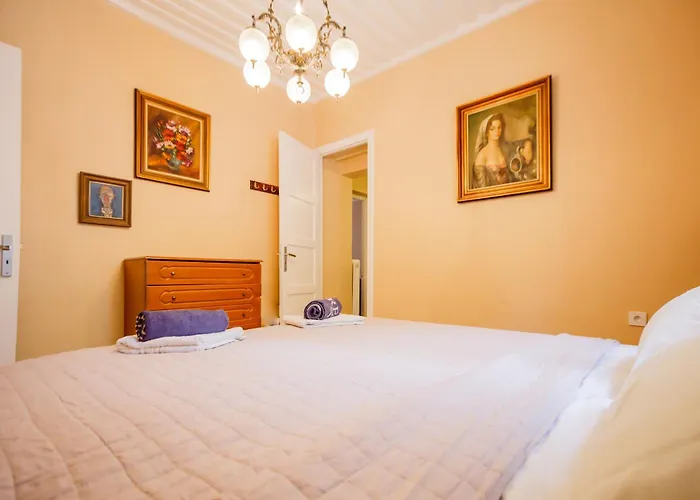 Gigi Star Elegant Private In The Heart Of The 200m From The *